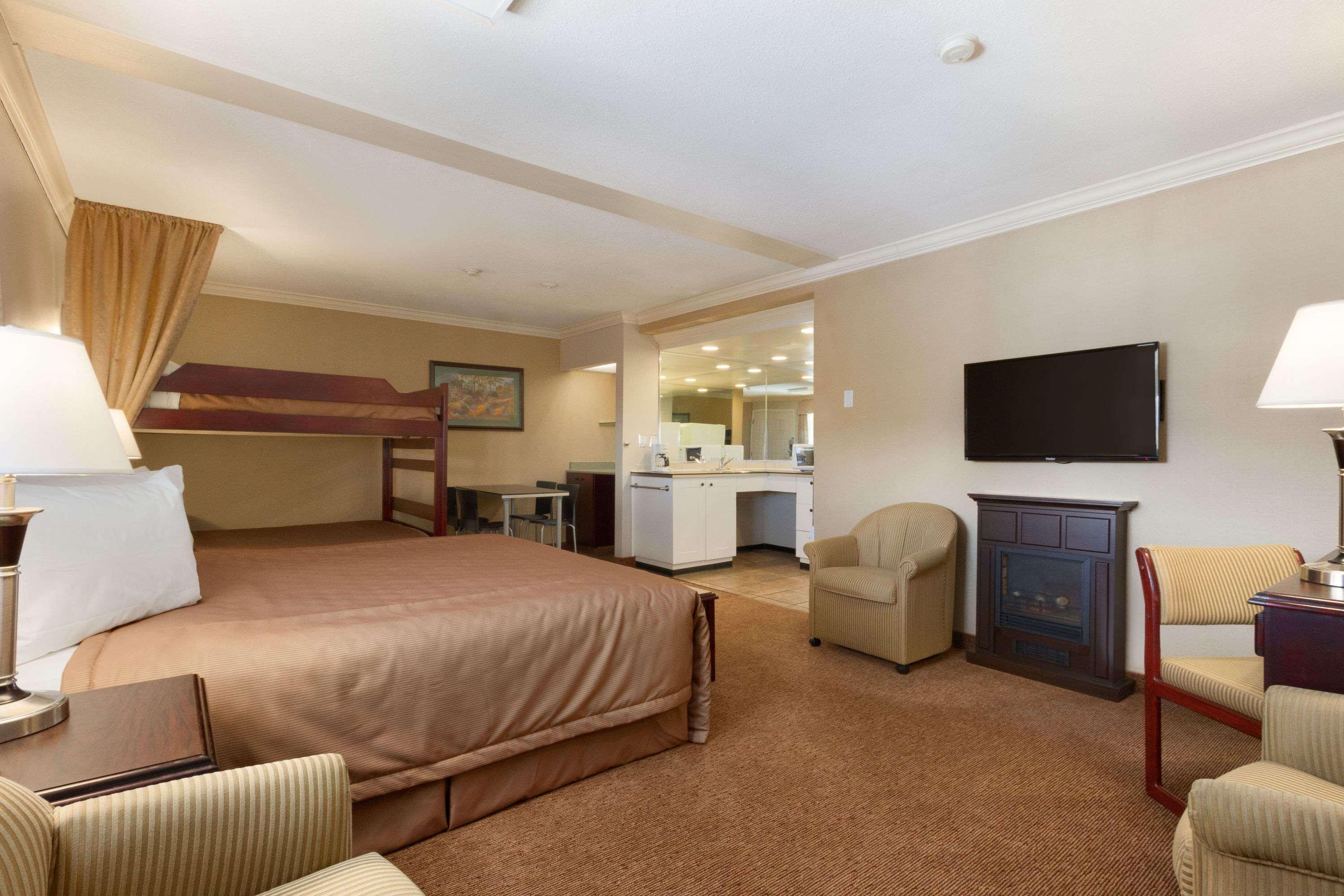 Travelodge By Wyndham Langley Dış mekan fotoğraf