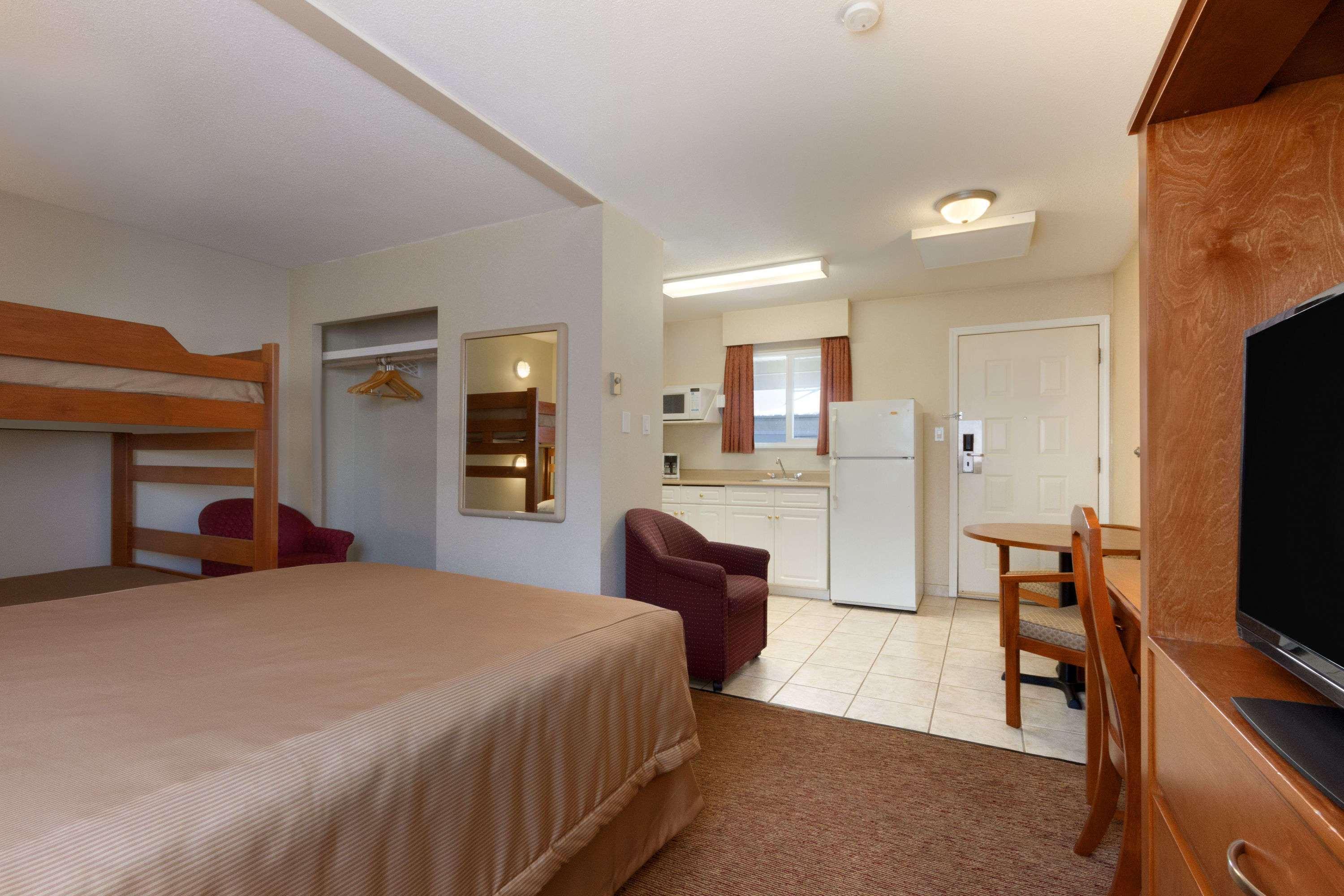 Travelodge By Wyndham Langley Dış mekan fotoğraf